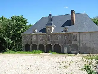 Le bâtiment de l’horloge (côté cour), avant restauration.