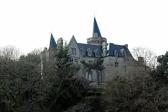 Le château du Hénan.