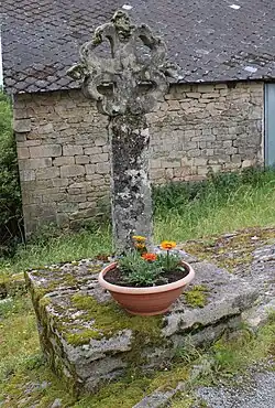 La croix dite de Chaumeil du XVIe siècle.