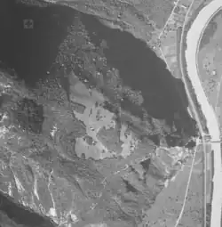 Clairière sur une colline.