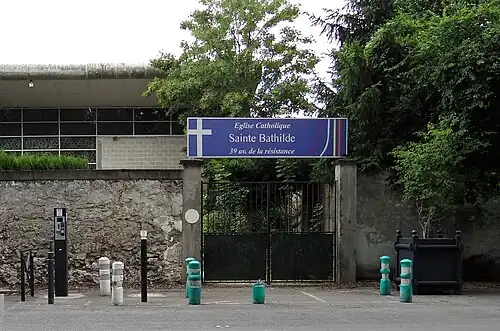 Entrée de la chapelle coté parc du Souvenir.