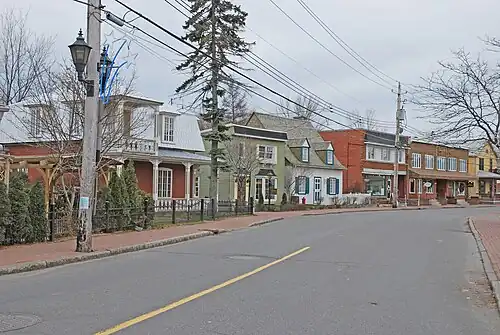 Description de l'image Chemin du Bord-du-Lac (Pointe-Claire).jpg.