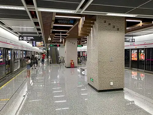 Métro de Chengdu, Station « Chengdu Medical College ». Mise en service 2016 et 2018.