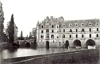 Photographie de la façade ouest par Gustave Le Gray en 1851.