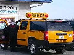 Signalisation d'un véhicule scolaire aux États-Unis