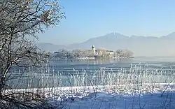 Photographie d'un lac en hiver.