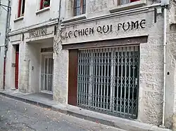 facde du théâtre le chien qui fume