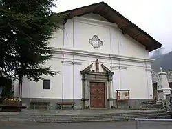 Façade de l'église paroissiale Saint-Pantaléon.