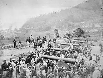 Artillerie moderne du domaine de Chōshū saisie à la suite du bombardement de Shimonoseki en 1864.