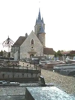 Le cimetière de l'église.