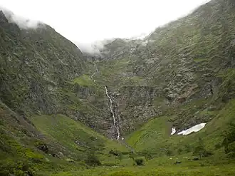Vue du cirque avec au fond la cascade d'Anglade.