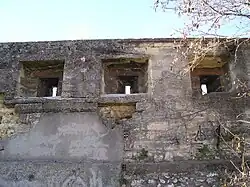 Meurtrières vues de l'intérieur.