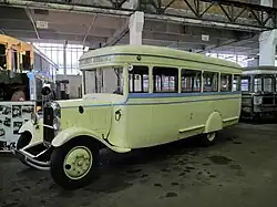 Autocar Citroën C6 G1 2 tonnes long construit en 1932 par la division poids lourds à Levallois. Exemplaire des TCVL (transports en commun de la ville de Lourdes) actuellement au musée de l'AMTUIR.