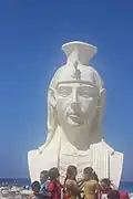 Buste de Cléopâtre sur la plage éponyme