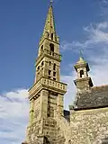 Clocher et ossuaire de Rosmorduc, détails.