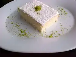 Trileçe, version turque du gâteau aux trois laits.