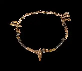 Collier de l’âge du bronze - Dolmens de Peyrolevado, Saint-Germain, Muséum de Toulouse.