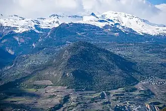 La colline du Châtelard vue depuis Vex