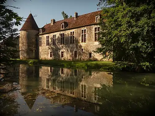 Vue du château de la Romagne depuis la rivière