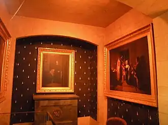 Peintures de Marie-Antoinette dans la chapelle du Souvenir.