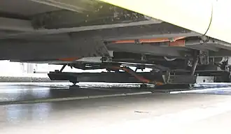 Détail du système de pantographe d'un autobus Optare Solo des transports régionaux d'Utrecht.