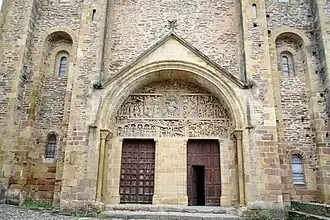 Tympan de l'abbatiale.