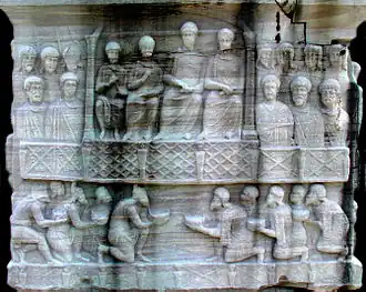 Face N.-O. de la base sculptée de l'obélisque en 390