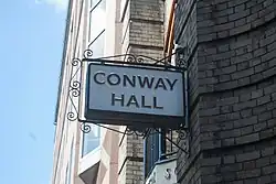 Panneau signalant le Conway Hall