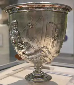 Scène d'homosexualité. Coupe Warren. Argent repoussé et ciselé. H. 11&nbsp;cm. 5-15 EC. British Museum