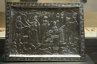 Salle 49. Lanx de Corbridge, plat d'argent, offrande à Apollon, Nord de l'Angleterre (IVe siècle).