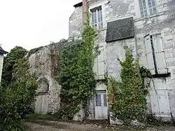 Photographie en couleurs d'un bâtiment à étage.
