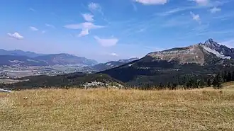 À droite, le roc Cornafion depuis Villard-de-Lans.