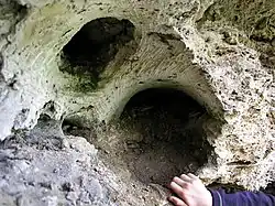 Moulage négatif d’un tronc d'arbre pris dans le tuf de la cascade de Costeplane, Le Lauzet-Ubaye, Alpes-de-Haute-Provence, France.