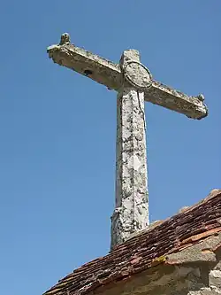 Détail de la croix de pierre.