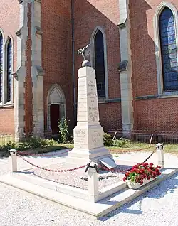 Le monument aux morts.