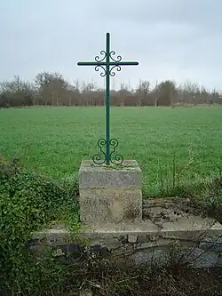 Croix de chemin au lieu-dit Les Pâtis.