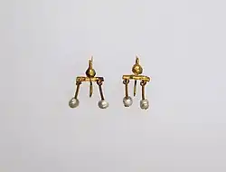 Une paire de crotalia, modèle très populaires à Rome au Ier&nbsp;siècle.