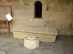 Entrée de la crypte de Saint-Girons.