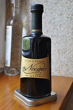 image d'une bouteille de Nocino