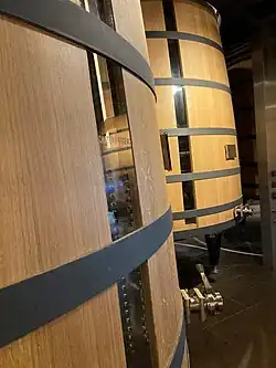 Les cuves servant à la vinification.