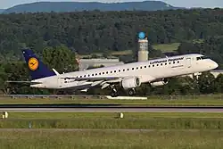 Embraer 195 avec l'ancienne livrée
