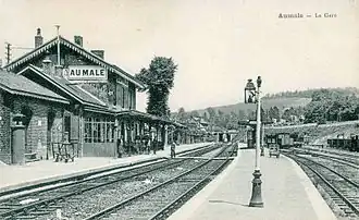 Le bâtiment de la gare, typiquement d'architecture Compagnie du Nord.