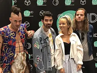 Description de l'image DNCE at Soundbox.jpg.