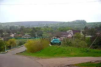 char mémorial, classé, et vue du village,