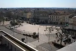 L'esplanade François-Mitterrand, vue depuis le toit du lycée Max-Linder.