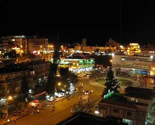 Le marché central de Da Lat la nuit.