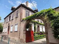 Ancien presbytère (XVIIIe), 6 rue Principale.