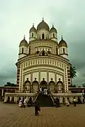 Temple Dakshineshwar Kali, construit sur une plate-forme surélevée.