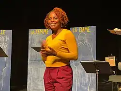 Daniely Francisque sur la scène de l'Espace Noriac à Limoges pour la lecture / création de Matrices