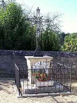 Le monument aux morts dans le cimetière (oct.&nbsp;2012)